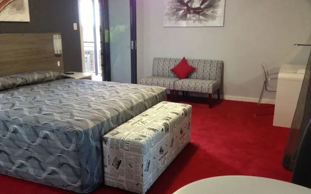 Cattlemans Country Motor Inn & Serviced Apartments