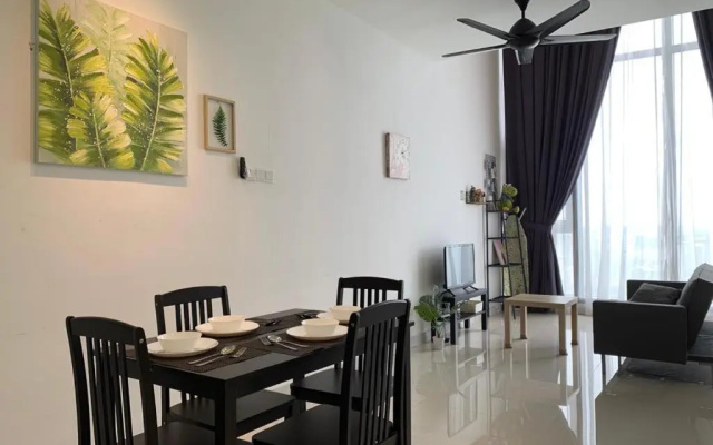 Bora Residences, Leafy Loft by HomestayJB