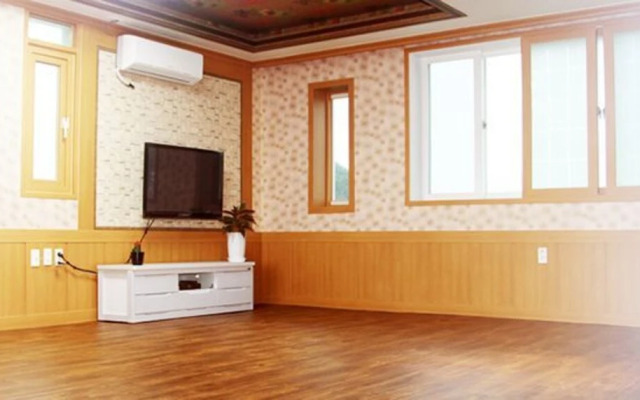 Tongyeong Paradise Pension