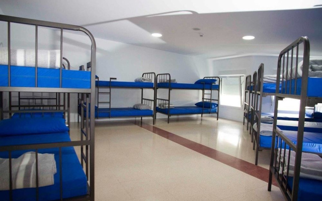 Albergue de Peregrinos San Cipriano - Hostel