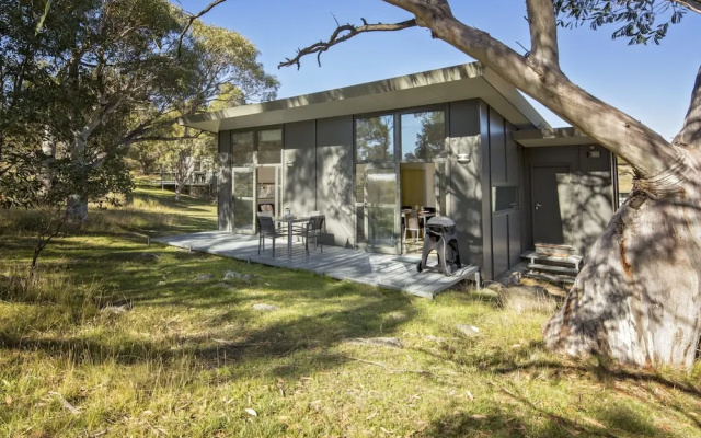 Ecocrackenback 10 'Sustainable, luxurious chalet close to the slopes.'