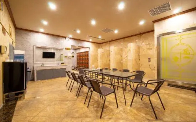 Longfeng Sports Theme Hotel