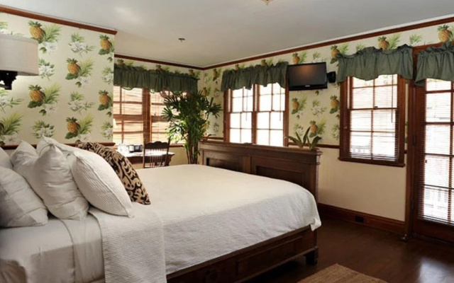 Lahaina Inn