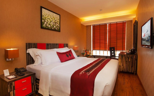 Lion Hotel & Plaza