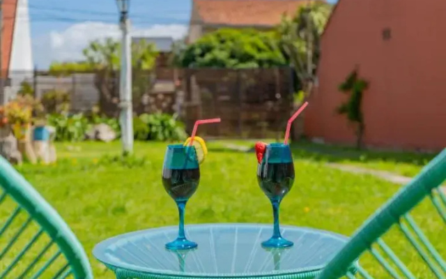 Casita con parque,a 2 cuadras de la playa