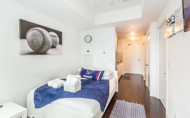 New!! Couples Retreat.luxury Condo.central