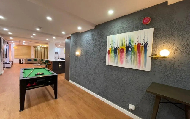 WATERFRONT 3BR APT W/FREE PARKIN WiFi NETFLIX POOL