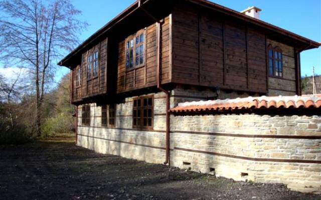 Отель Voevodski Eco Complex Сливен вид на фасад