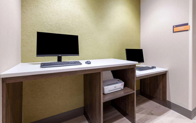 La Quinta Inn & Suites by Wyndham Middletown-Goshen
