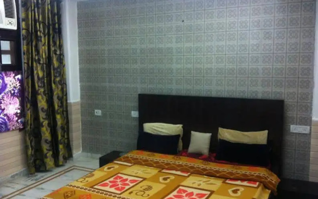 OYO 19389 SilverKey Rajouri Garden