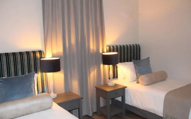 MontMartre Chalets and Guest House