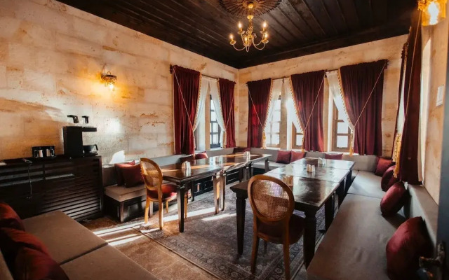Arien Cave Suites
