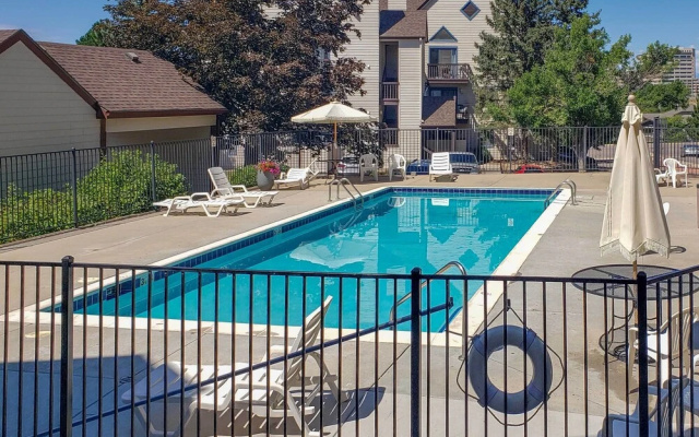 Condo w/ Patio & Pool Access in Greenwood Village!
