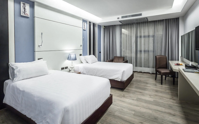 Alvarez Hotel