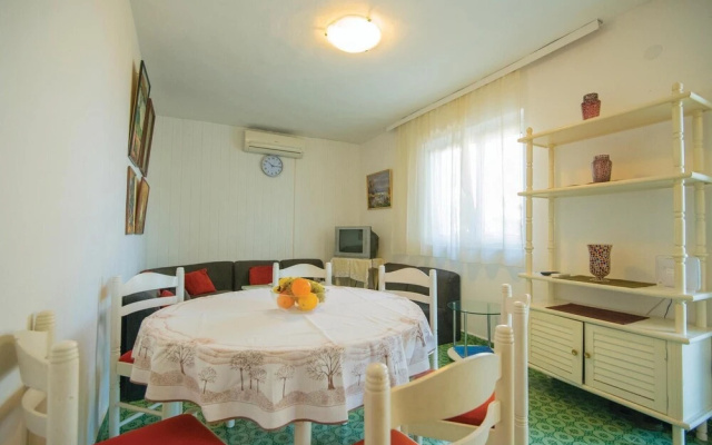 Beautiful Home in Jelsa With Wifi and 3 Bedrooms