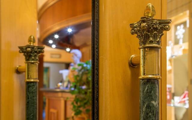 Colonna Hotel вид на фасад