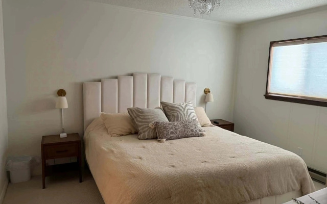 Summit 101b: 3 Bedrooms 2 Full Baths
