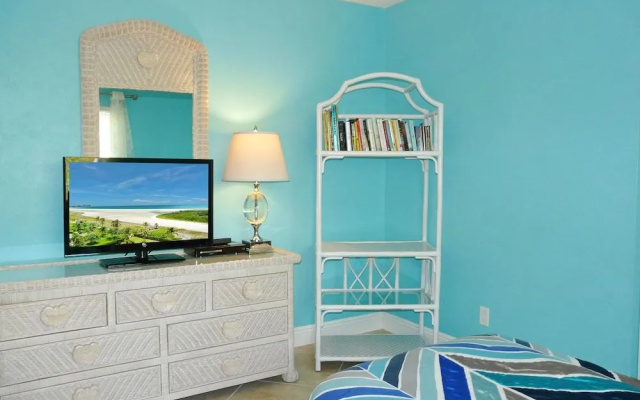 Centrally Located Pet-friendly Home With spa and Pool