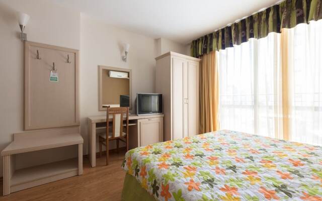 Апартаменты Cosy Studio with Kitchen & Balcony комната для гостей