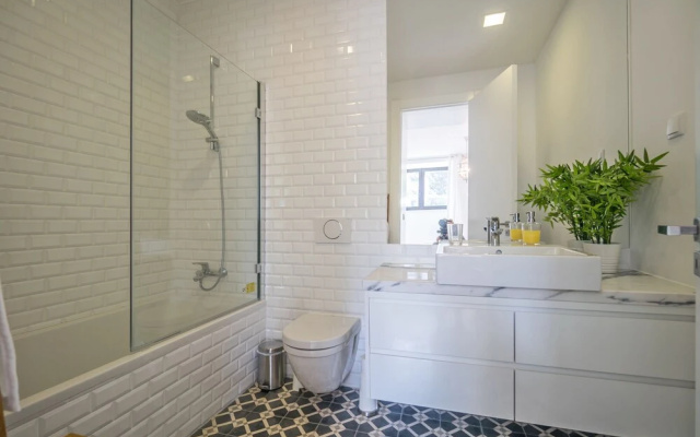 Gulbenkian 2 bedroom with Private Garden