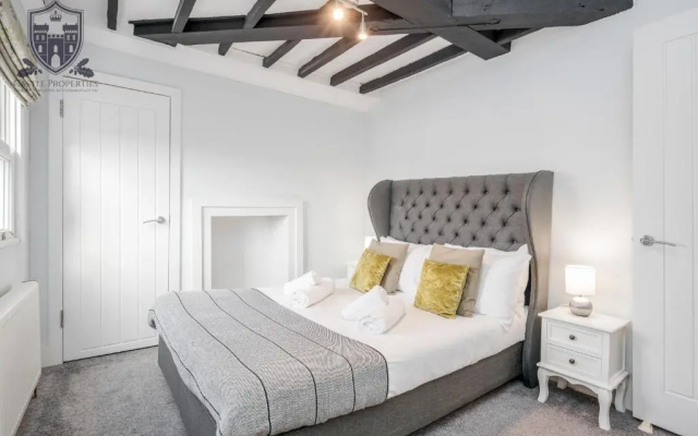 Castle Properties: The Sovereign 5 Bed Town House