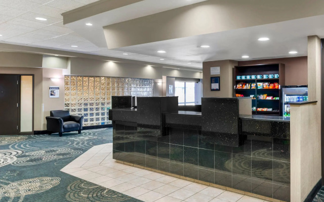 Clarion Hotel & Suites