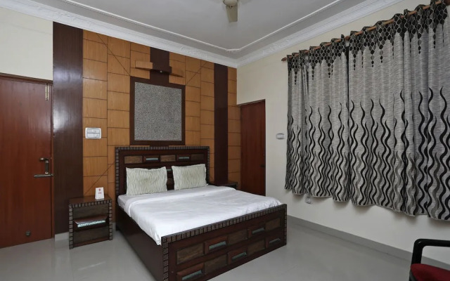 OYO 13293 Home Luxury Villa Canal Road