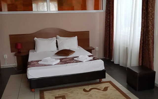 Hotel Tranzzit