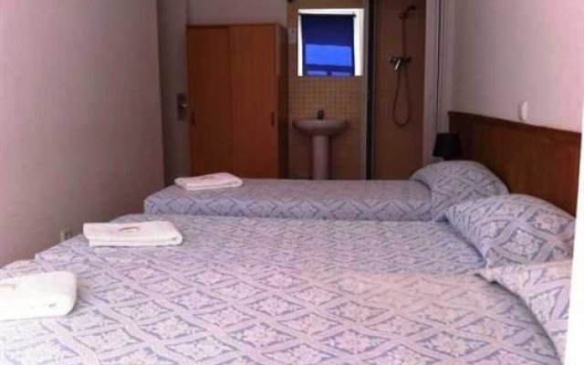 Отель Larexport - Chile Португалия, Лиссабон - 2 отзыва об отеле, цены и фото номеров - забронировать отель Larexport - Chile онлайн комната для гостей