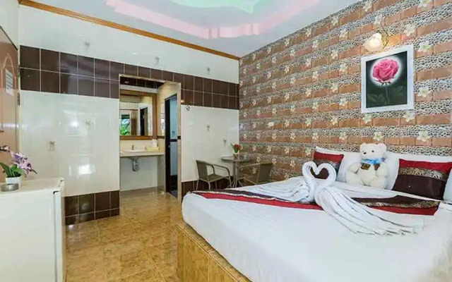 Baan Suan Rim Nam Resort