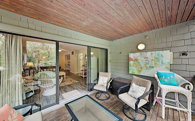 7811cent 2 Bedroom Condo