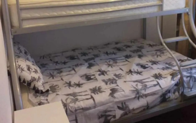 2 Bed Chalet Sleeps 5 - Pets, Parking, Near Beach