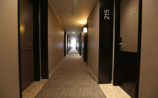 Homeinn Plus Hotel (Dandong Yalu River Grand Bridge Broken Bridge Scenic Area Railway Station)