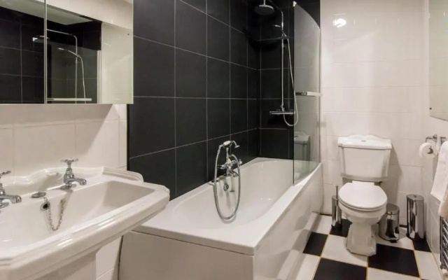 Luxury 2 bedroom Clifton flat with free parking