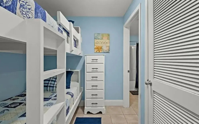 Laketown Wharf 402