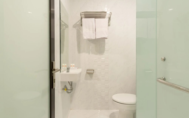 Merlion Hotel by OYO Rooms