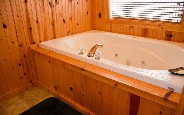 WEEKS WORTH - 3 Br Cabin