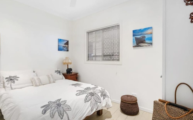 Burleigh Coastal Escape 4BR Home