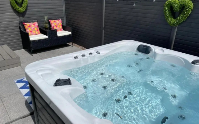Hot Tub 9 The Fairways