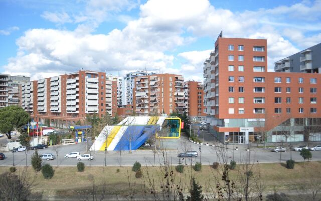 Oda Hotel Tirana вид на фасад