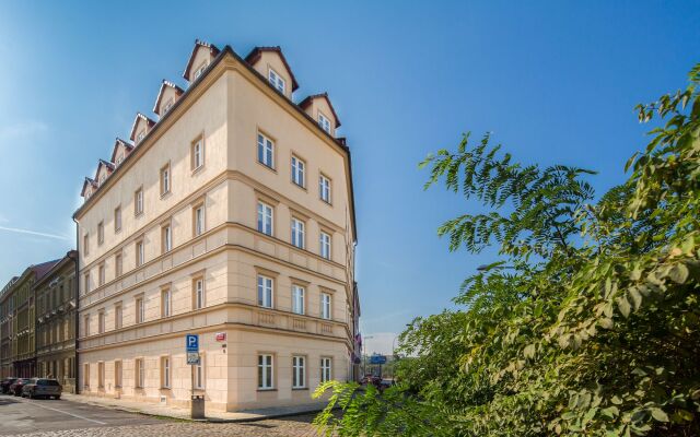 Отель Le Petit Hotel Prague Чехия, Прага - 9 отзывов об отеле, цены и фото номеров - забронировать отель Le Petit Hotel Prague онлайн вид на фасад