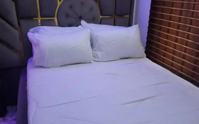 Julaz Apartment & Lounge