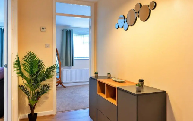 Cozy 3 Bedroom Apartment in Southern Lea