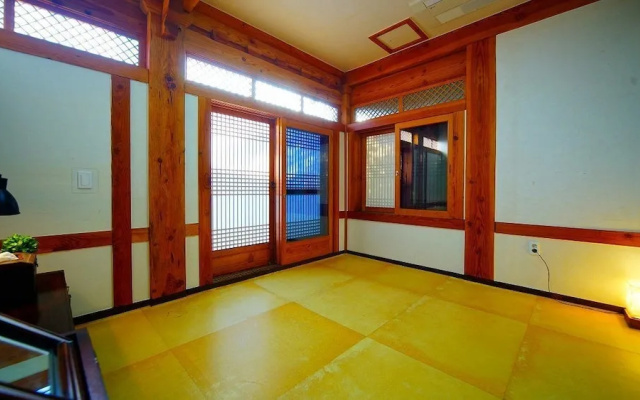 Jeonju Gwigeoraesa Hanok Stay