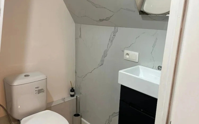 Modern Studio Near the Heart of the City