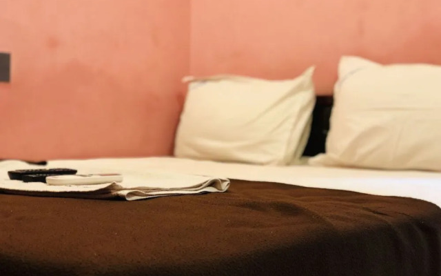 Hotel Varsha