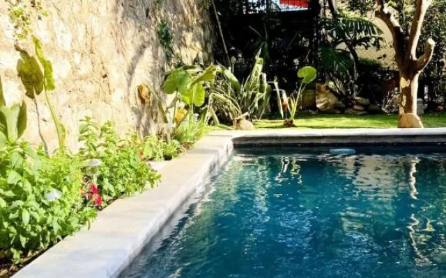 Appartement lumineux avec terrasse jardin et accès piscine