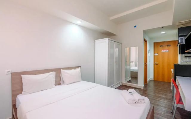 Nice And Comfort Studio At Evenciio Apartment