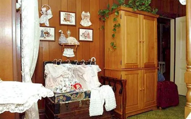 Gelinas Manor Victorian Bed & Breakfast