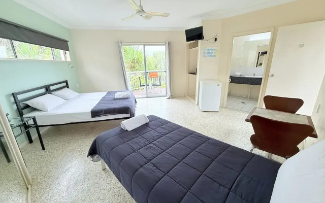 Emus Beach Resort